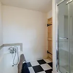 2 Bed In Oc-c33371 * Хоус